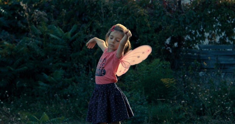 Petite fille - still