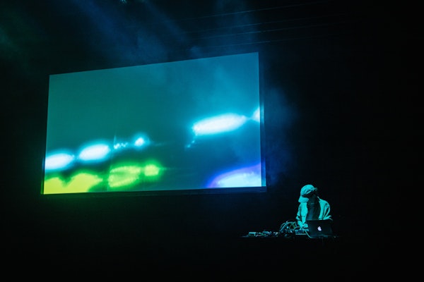 VIDEODROOM: Lolina performs 'Unrecognisable - Chapter 2' / Sky H1 & Margareta Maximova
